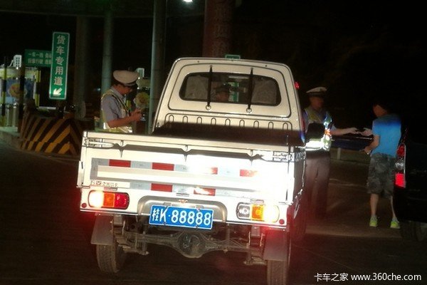 漲姿勢(shì)了！為何黑色車(chē)牌交警都不敢查？