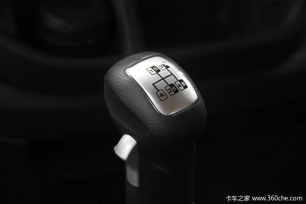 各种配置太辣眼 试驾创虎九气囊牵引车