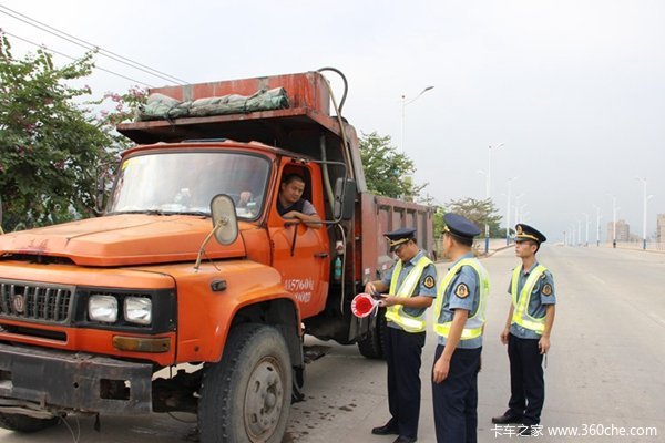 吊銷企業(yè)道路許可證  你還敢開黃標車嗎