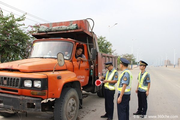 吊销企业道路许可证  你还敢开黄标车吗