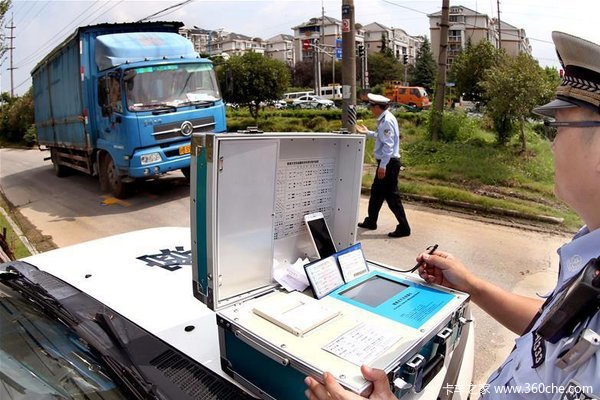 沪试用自动称重报警 月查超限货车900辆