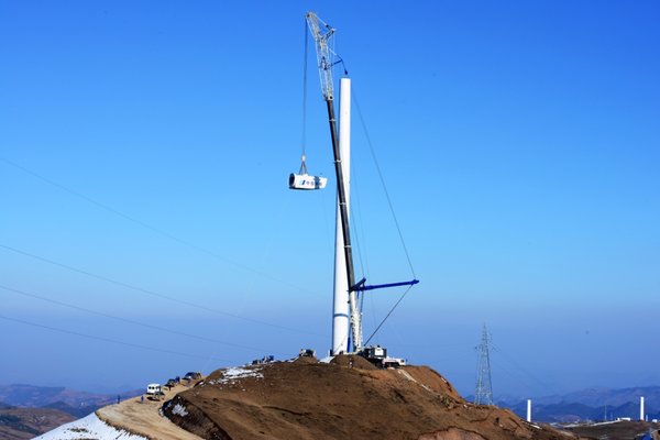 中联重科QAY800完成云贵高原风电吊装