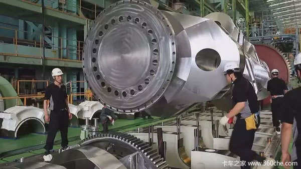 今天只聊水里游 船用巨无霸发动机简介