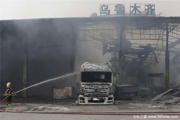 八方物流园突发大火 过往卡友注意绕行