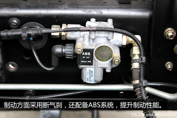 6米8車型標(biāo)準(zhǔn)配置 川交國五載貨車實(shí)拍