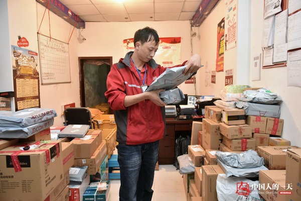 绕地球一圈半  快递小哥半年跑车6万公里
