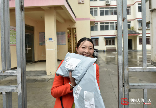 绕地球一圈半  快递小哥半年跑车6万公里