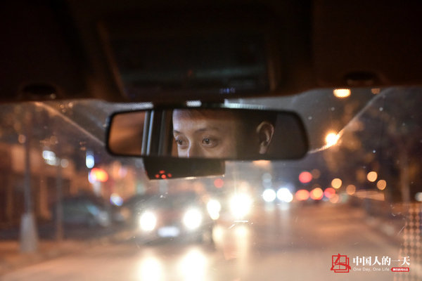 绕地球一圈半  快递小哥半年跑车6万公里