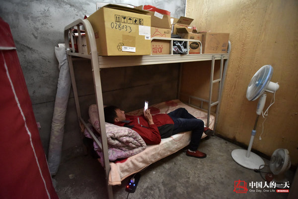 绕地球一圈半  快递小哥半年跑车6万公里