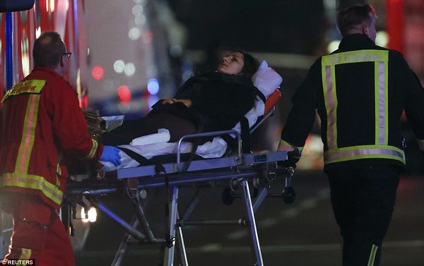 疑似恐袭！德国一卡车撞击人群9死50伤