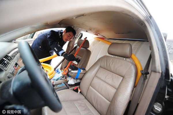 天子脚下偷油也疯狂!这俩奥迪专偷大货车