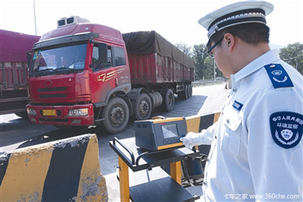 機(jī)動(dòng)車強(qiáng)制年檢 百億利潤(rùn)滋生貪婪車蟲