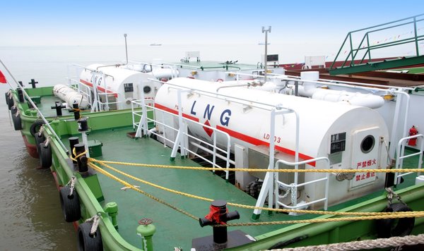 绿动陆运板启航 一口气买160台重汽LNG